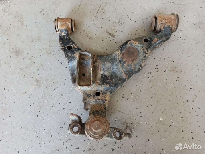 Рычаг передний левый Toyota Land Cruiser Prado 120