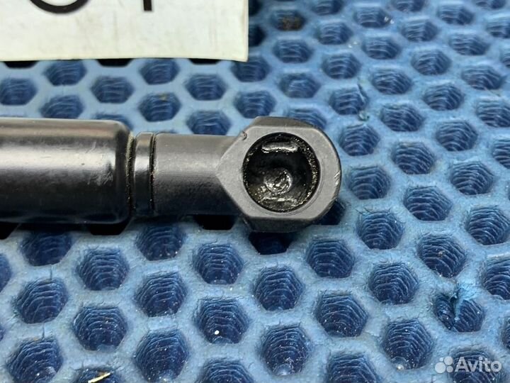 Амортизатор ручника VW Touareg/ Audi Q7 4L