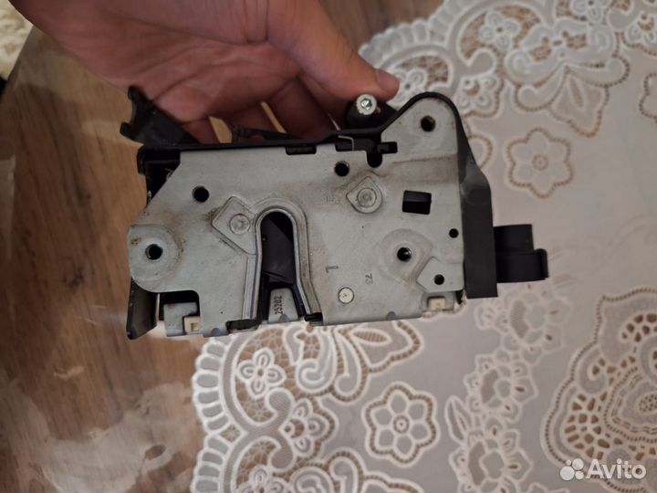 Передний левый замок на range rover 2012.г