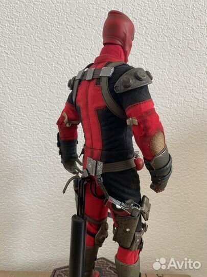 1/6 фигурка Sideshow Deadpool