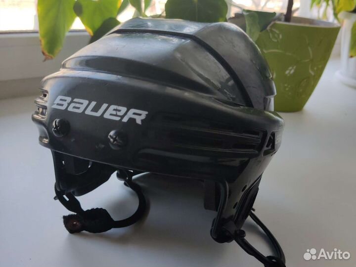 Хоккейный шлем