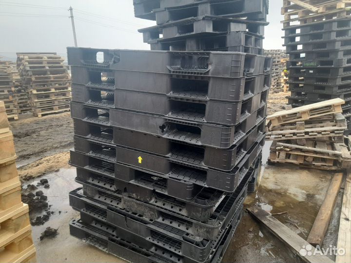 Пластиковые поддоны б/у 1300х1100х130