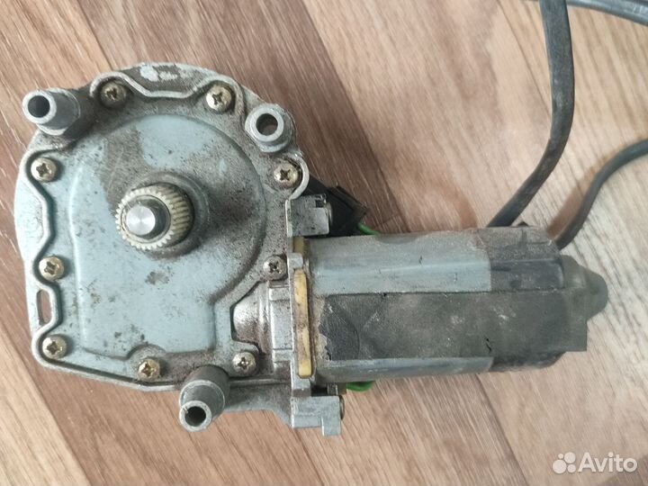 Стеклоподъемник Audi C4