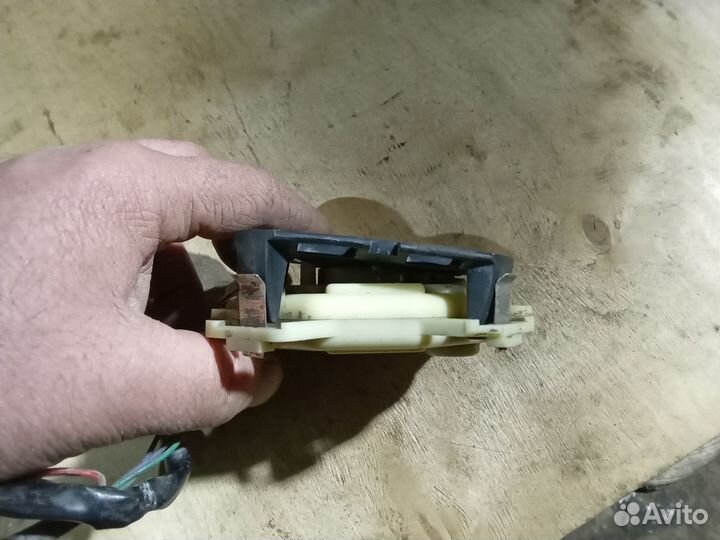 Мотор регулировки левого зеркала Nissan Serena C24