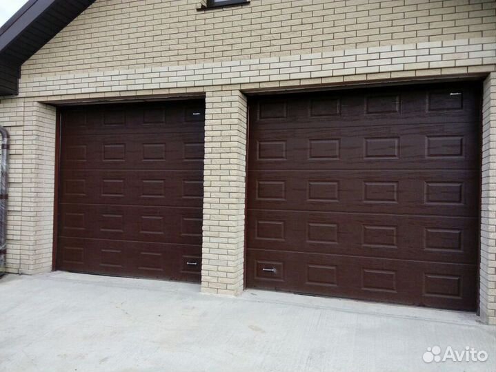 Гаражные автоматические секционные ворота Doorhan