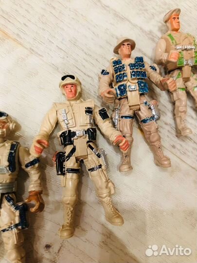 Солдатики, фигурки, машинки