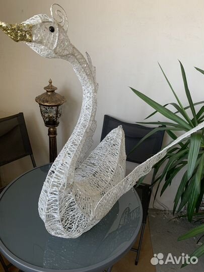 Фигурка лебедя