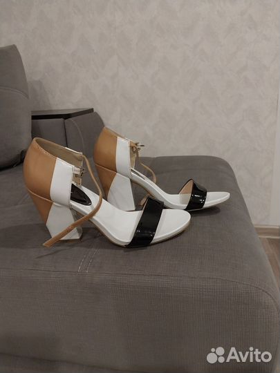 Босоножки женские