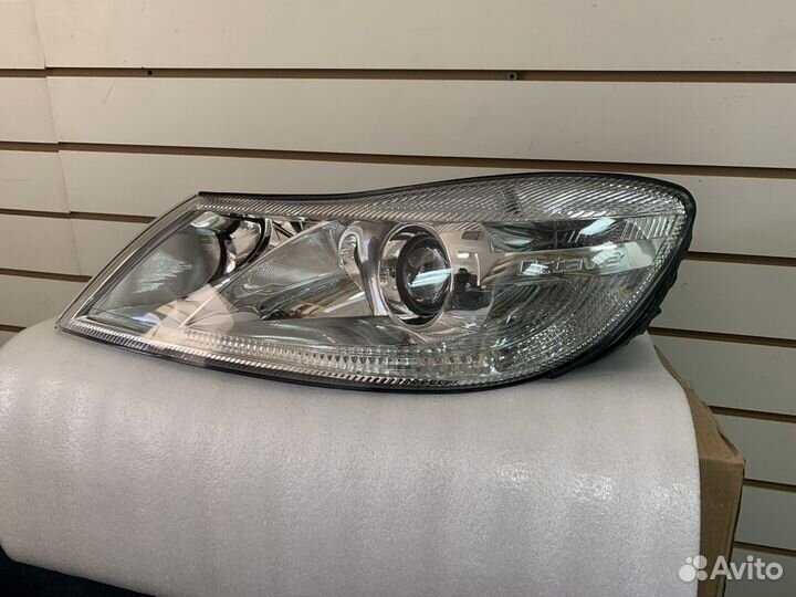 Фара левая Skoda Octavia A5 2009-2013