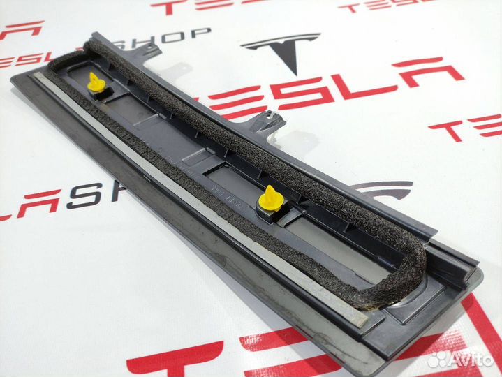 Накладка наружная (стекло) подъемной задней двери