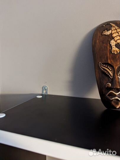 Новая Полка настенная черная с черным кантом