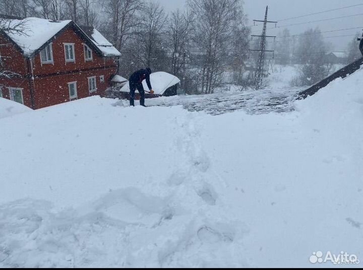 Уборка снега вручную