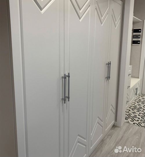 Распашной шкаф на заказ. Производство