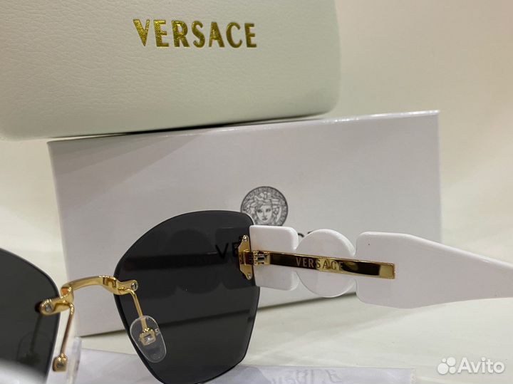 Солнцезащитные очки Versace