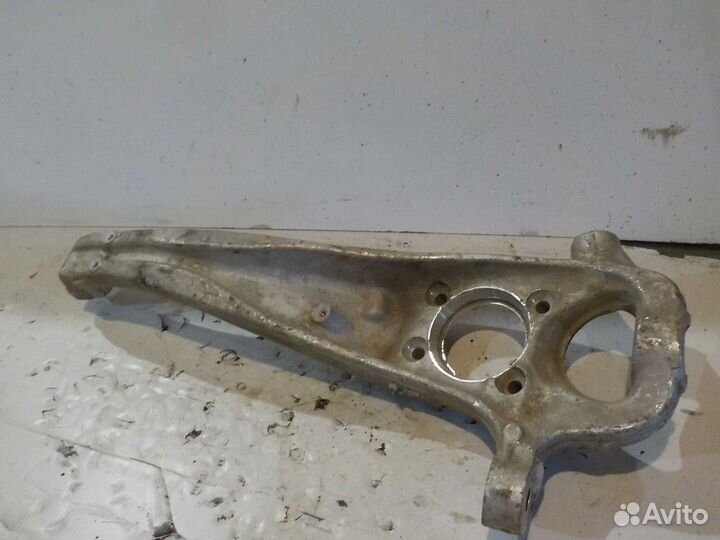 Кулак поворотный передний левый Volkswagen Touareg