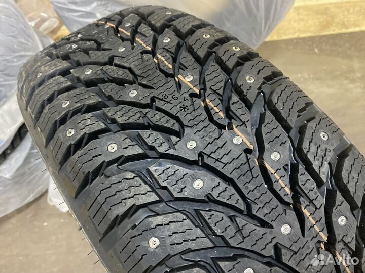 Nokian Tyres Hakkapeliitta 9 SUV 235/65 R18
