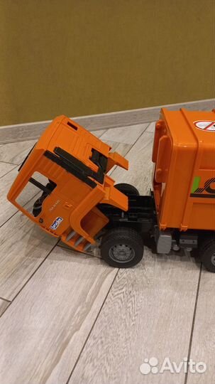 Мусоровоз bruder