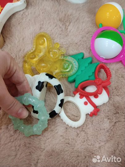 Игрушки для ребёнка до года