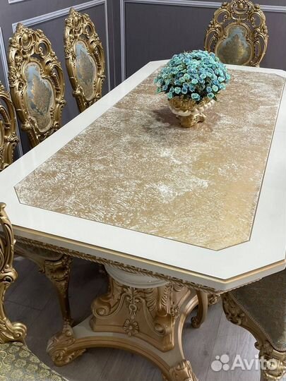 Новые стол и стулья