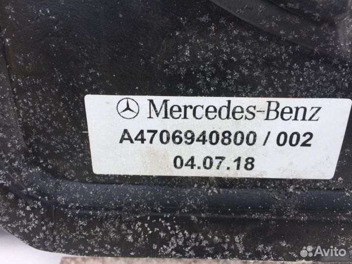 Обшивка двери багажника Mercedes-Benz X-Class W470