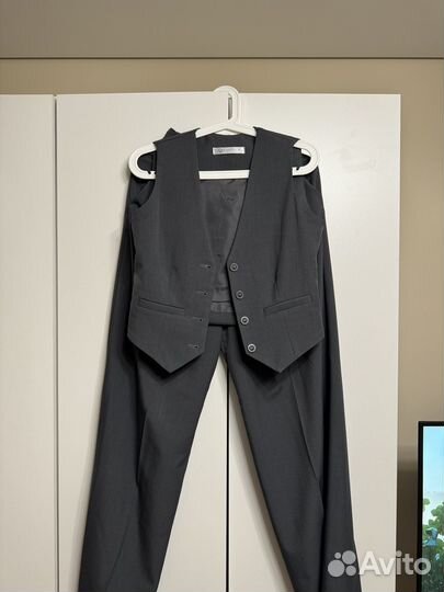 Костюм двойка (жилетка, брюки)