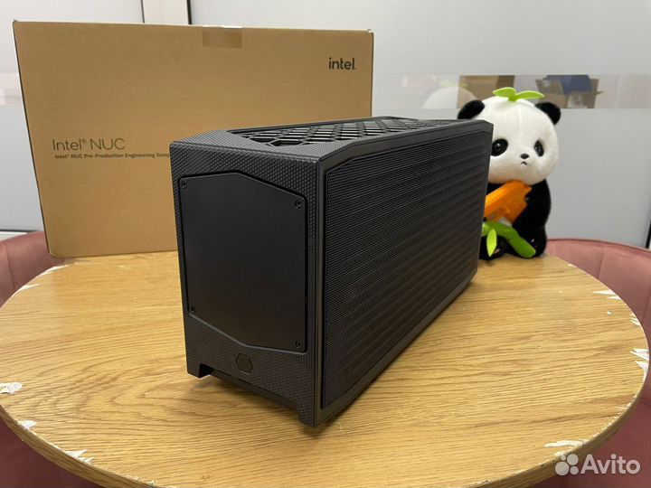 Intel NUC11BTMi7 / i7-11700B