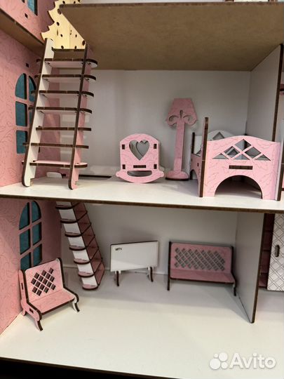 Кукольный домик с мебелью деревянный