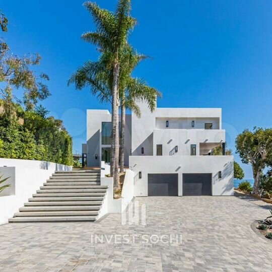 Дом 800 м² на участке 25 сот.