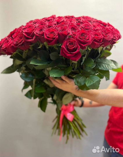 Красные крупноголовые розы. Цветы букеты