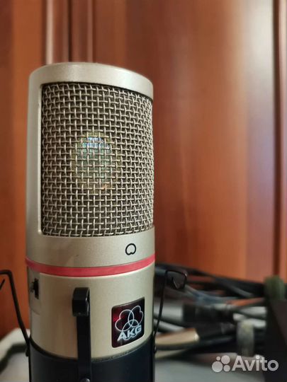AKG SolidTube Ламповый микрофон, конденсаторный
