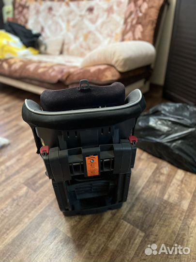 Автомобильное кресло