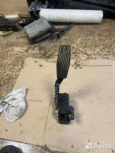 Педаль газа Opel Asra H