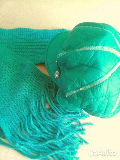 Берет с козырьком и шарфиком