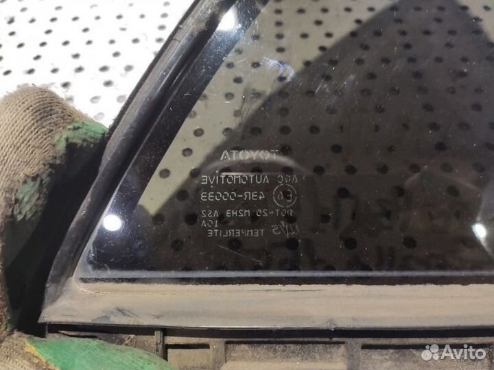 Стекло собачника заднее правое Toyota Corolla