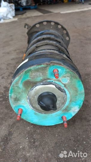 Стойка амортизатора задняя левая Land Rover Range