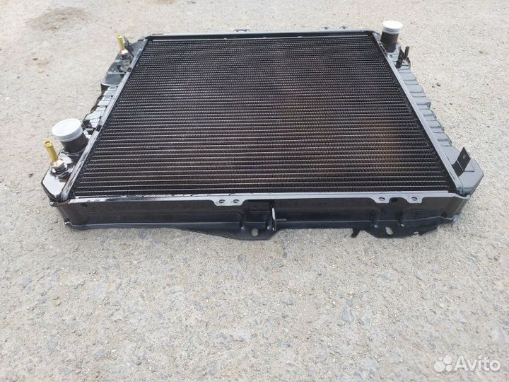 Радиатор охлаждения двигателя Toyota Surf KZT130