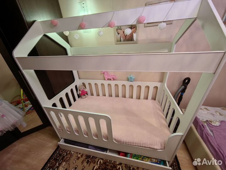 Детская кроватка домик