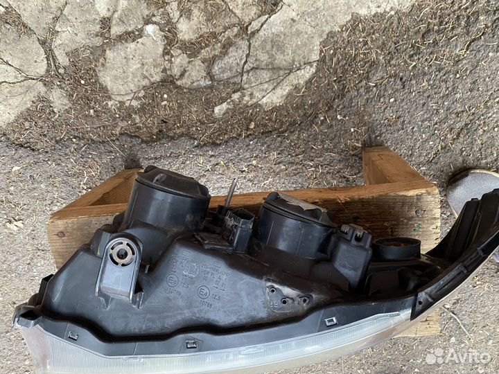 Левая фара Nissan Almera N16