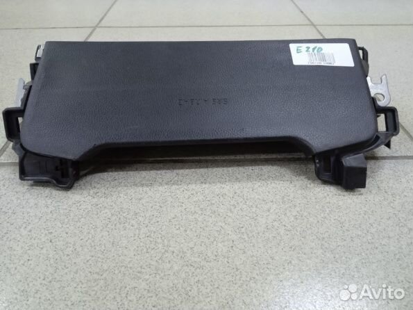 Левая подушка в колени Toyota Corolla E-210