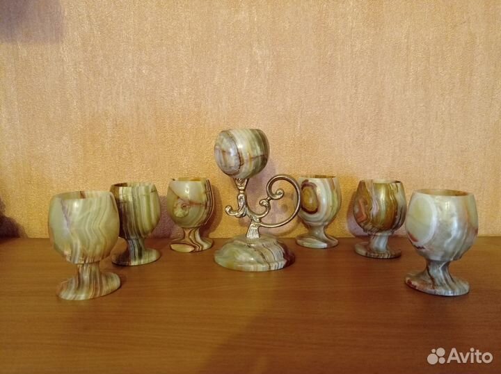 Рюмки и подсвечник из оникса