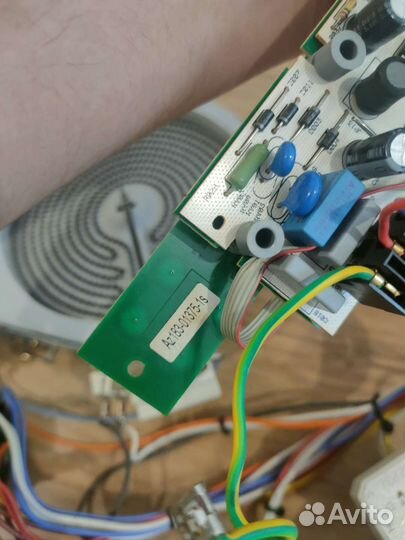 Электрическая варочная панель Hotpoint Ariston