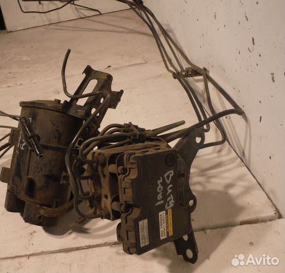 Блок ABS (абс) Toyota Yaris 2001