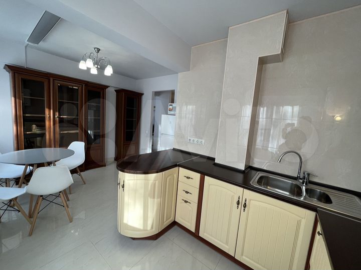 2-к. квартира, 56 м², 2/5 эт.