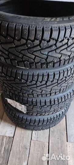 Pirelli Winter Ice Zero 225/55 R18 102T