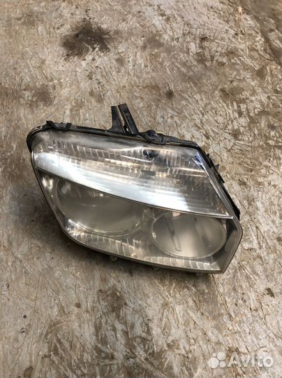 Фара правая с дефектом Рено Дастер 1
