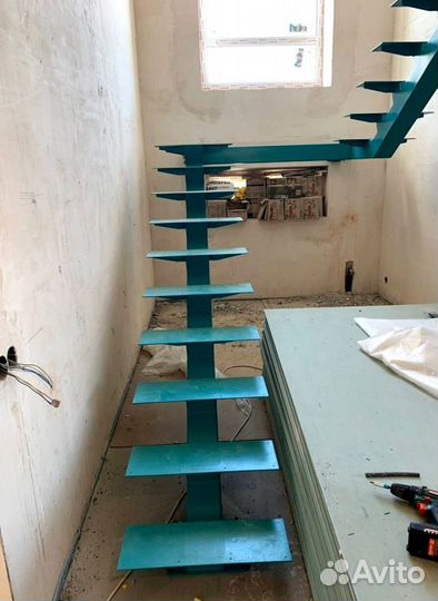 Металлические лестницы с поворотом