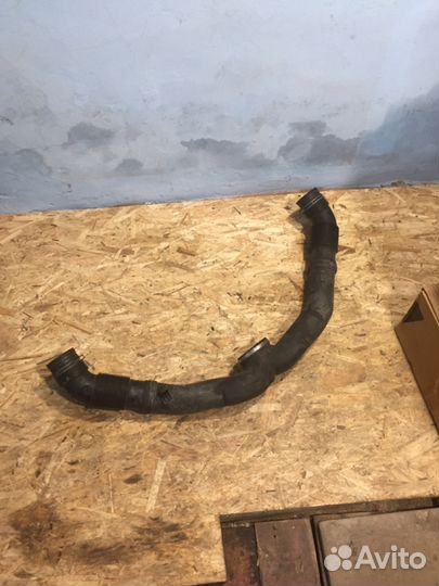 Патрубок фланец воздуховод Audi Q7 Ауди Ку7