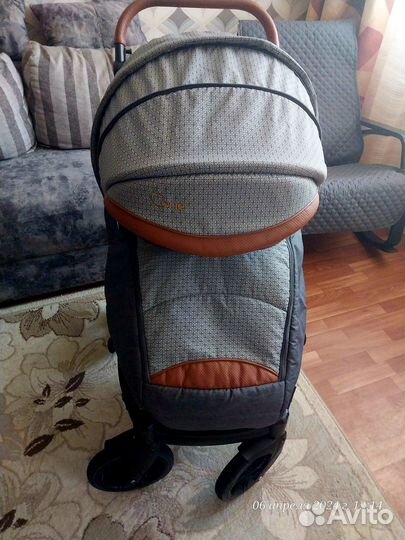 Прогулочная коляска с надувными колесами