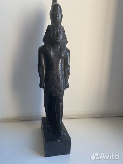 Статуэтка фараон из камня, Египет