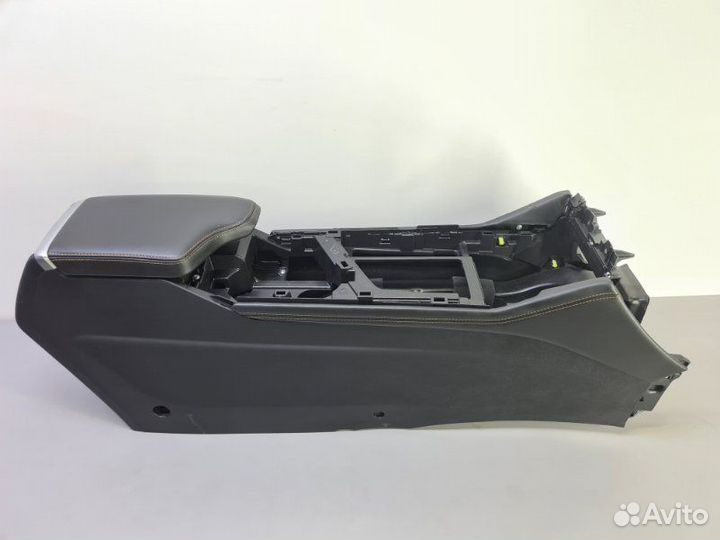 Консоль салона (центральная часть) Omoda S5 2023